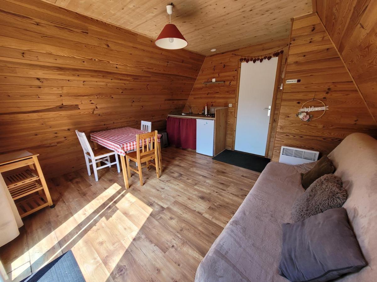 Camping Les Hirondelles Bourg-Sainte-Marie Exterior foto