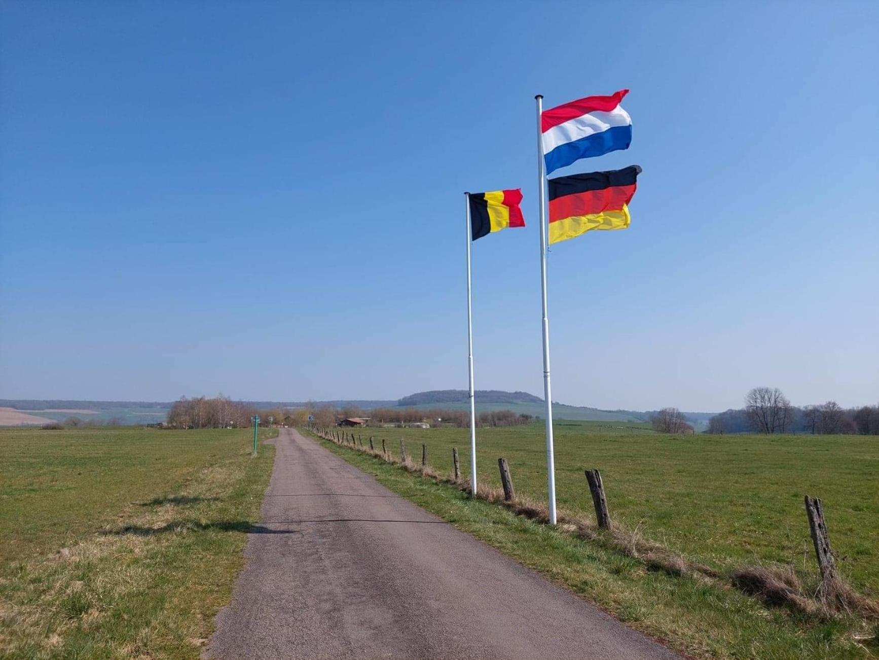 Camping Les Hirondelles Bourg-Sainte-Marie Exterior foto