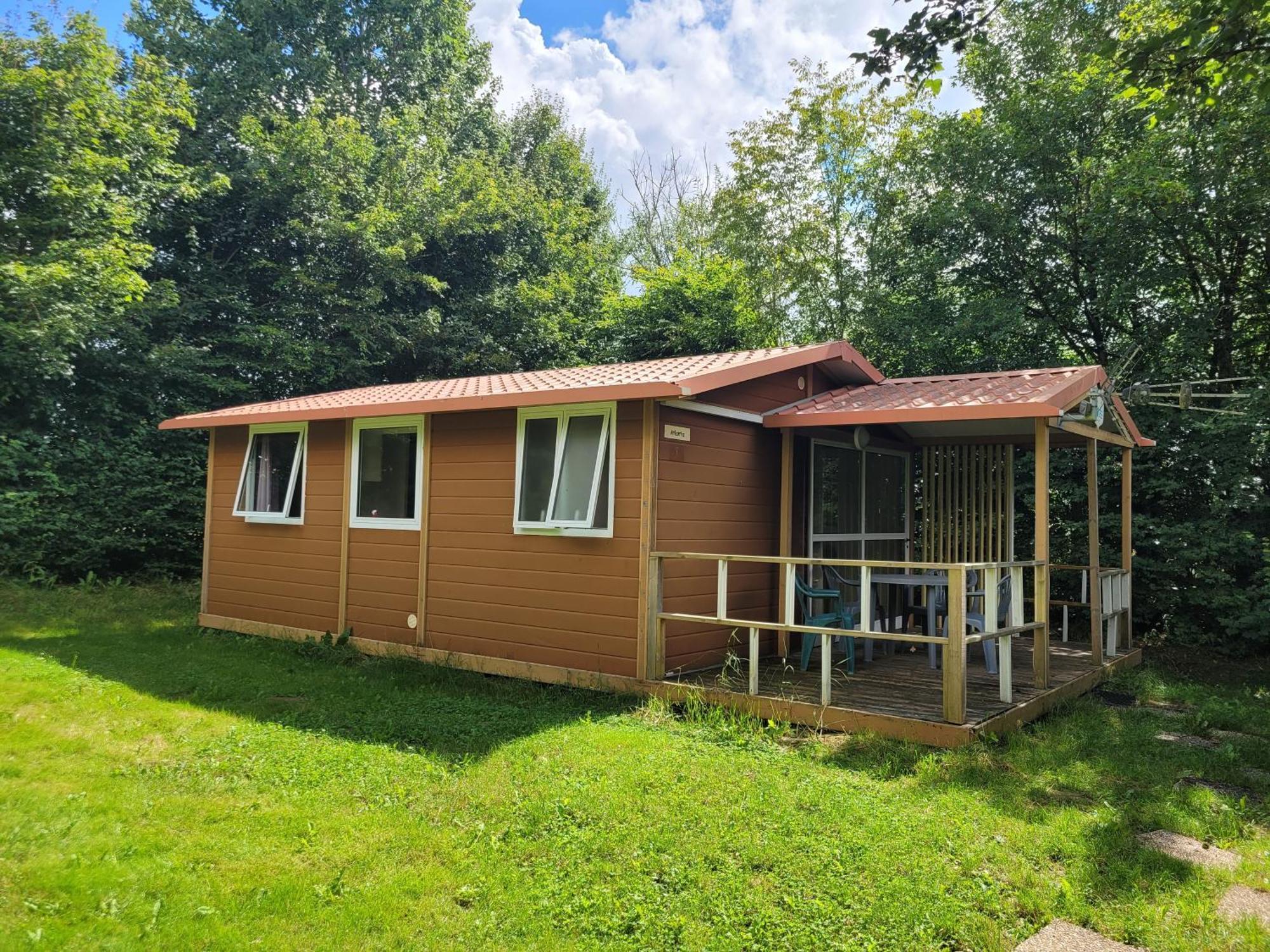 Camping Les Hirondelles Bourg-Sainte-Marie Exterior foto