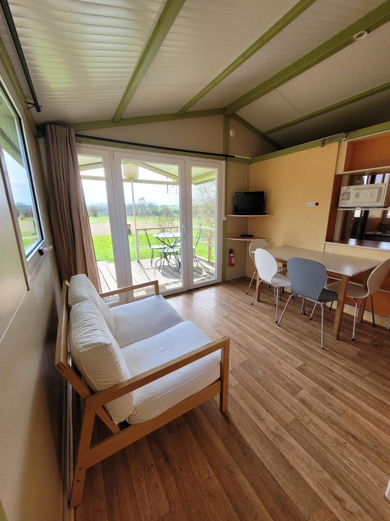 Camping Les Hirondelles Bourg-Sainte-Marie Exterior foto